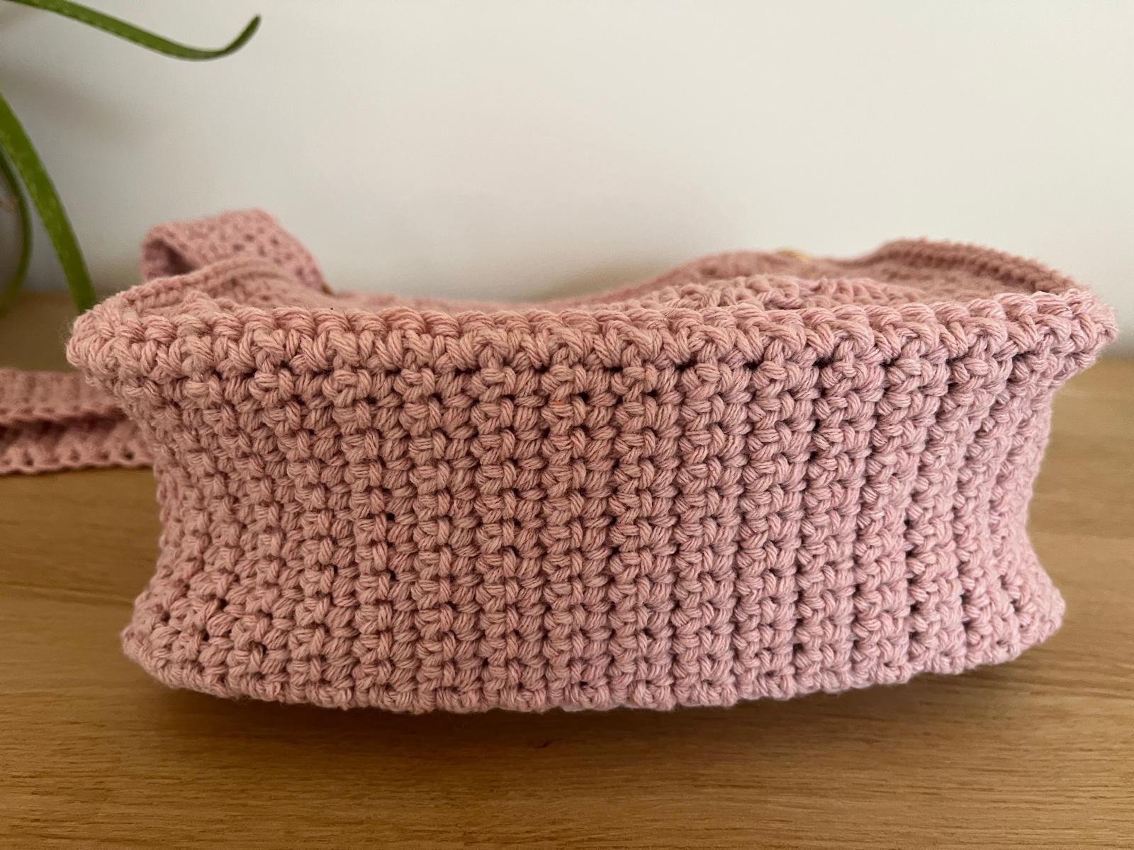 sac bandoulière crocheté à la main rose poudré - sac bohème chic - sac floral en coton - sac artisanal femme - cadeau fait main