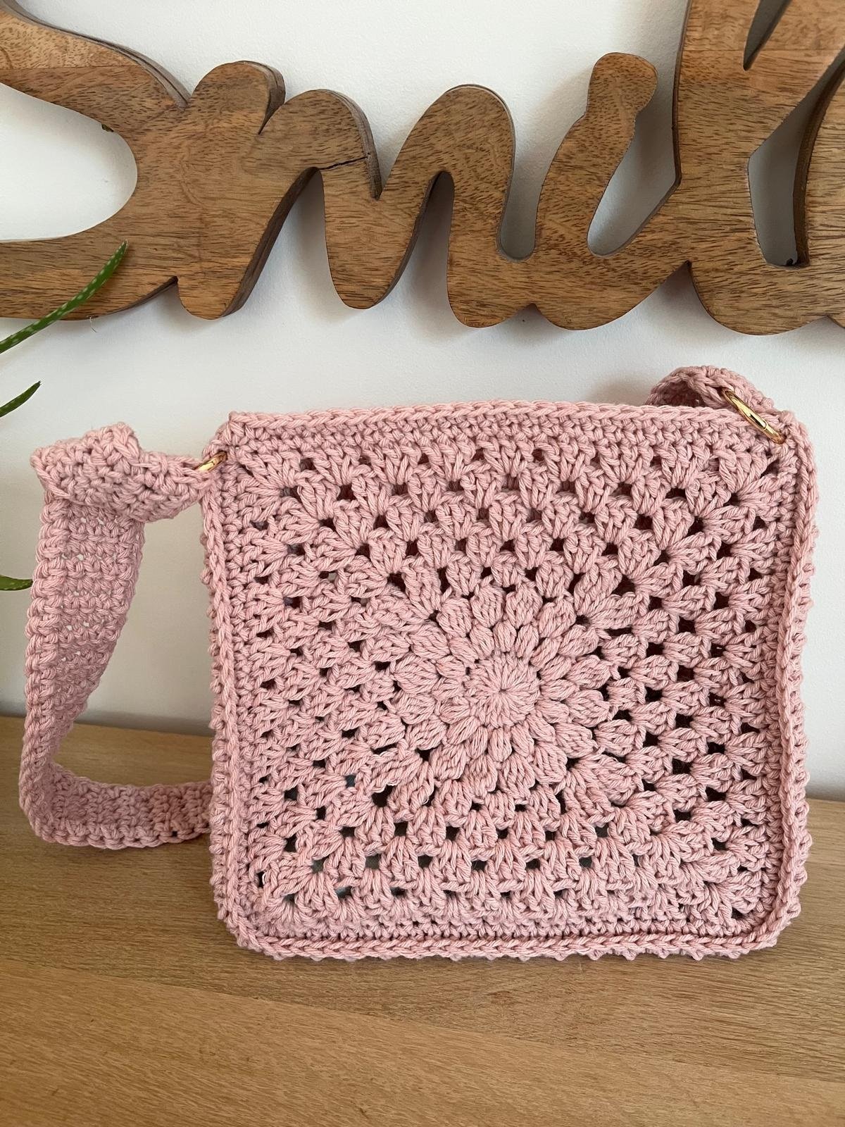 sac bandoulière crocheté à la main rose poudré - sac bohème chic - sac floral en coton - sac artisanal femme - cadeau fait main