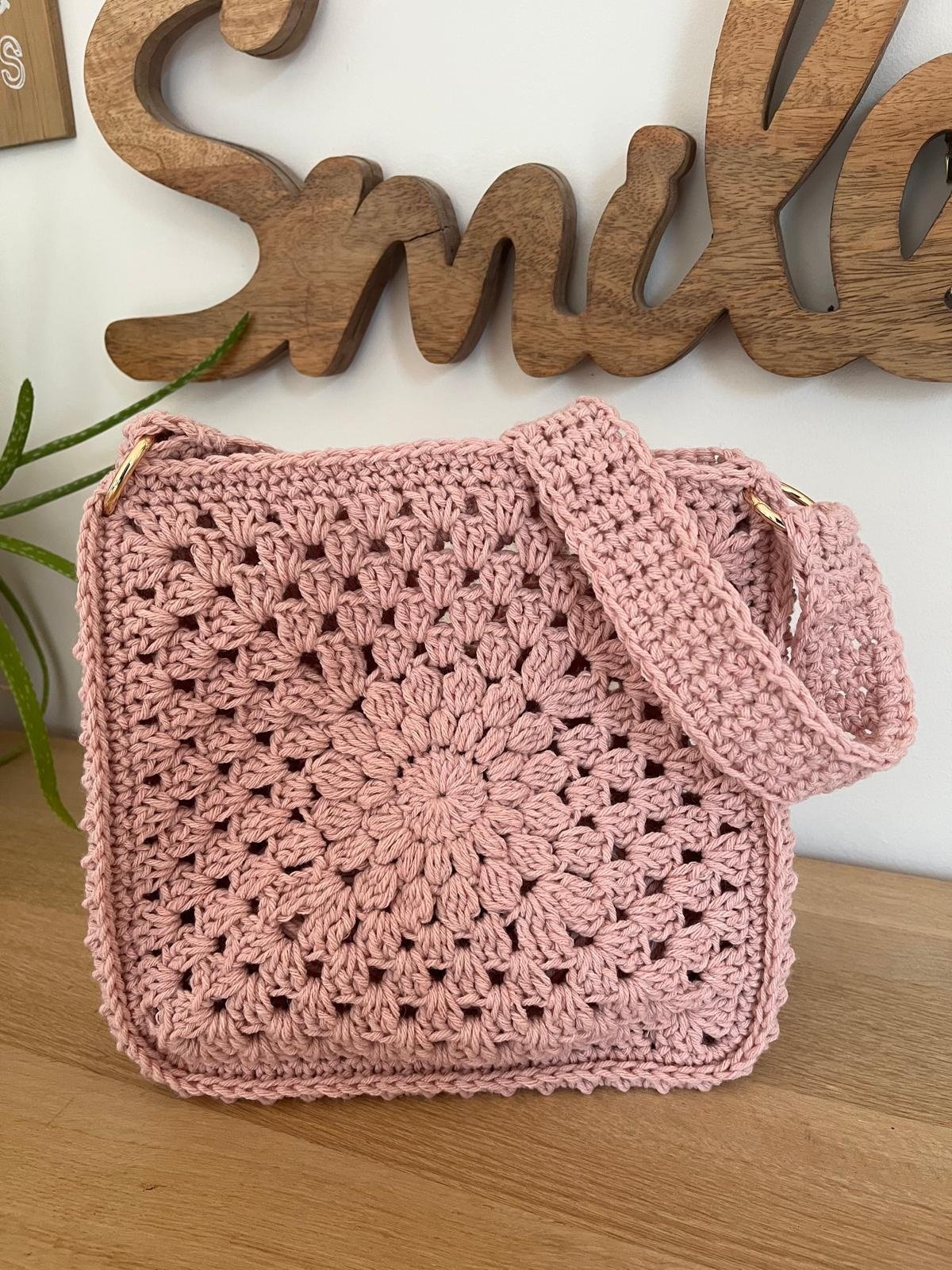 sac bandoulière crocheté à la main rose poudré - sac bohème chic - sac floral en coton - sac artisanal femme - cadeau fait main