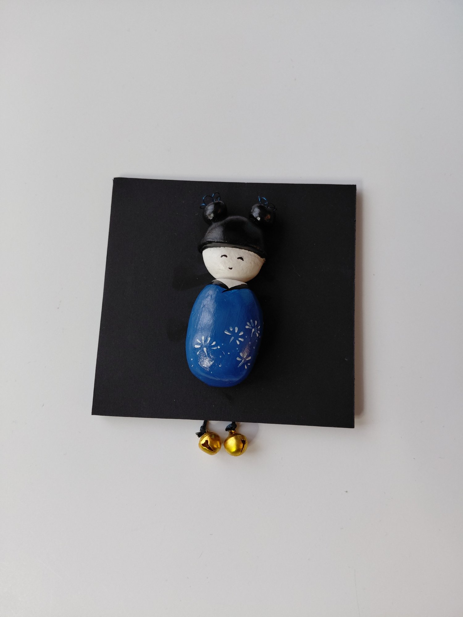 Décoration murale inspirée des kokeshis japonaises  bleue
