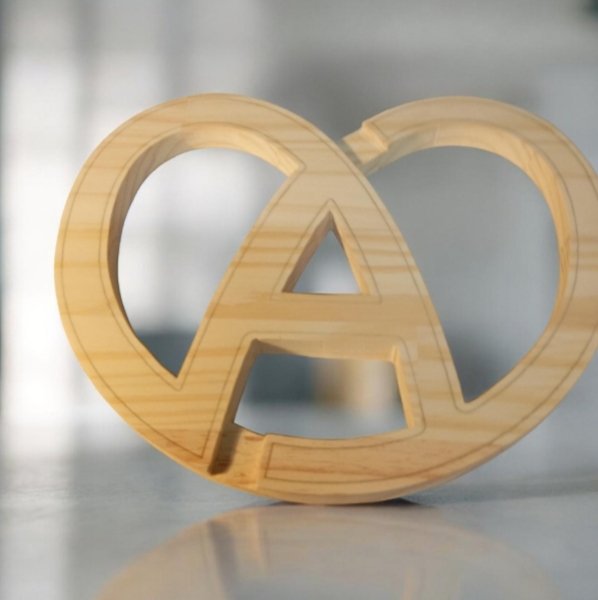 logo emblématique de l'Alsace en pin