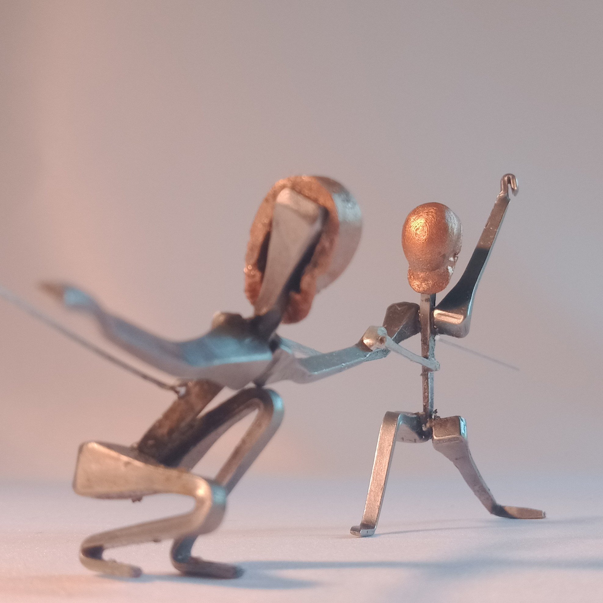Deux escrimeuses en action