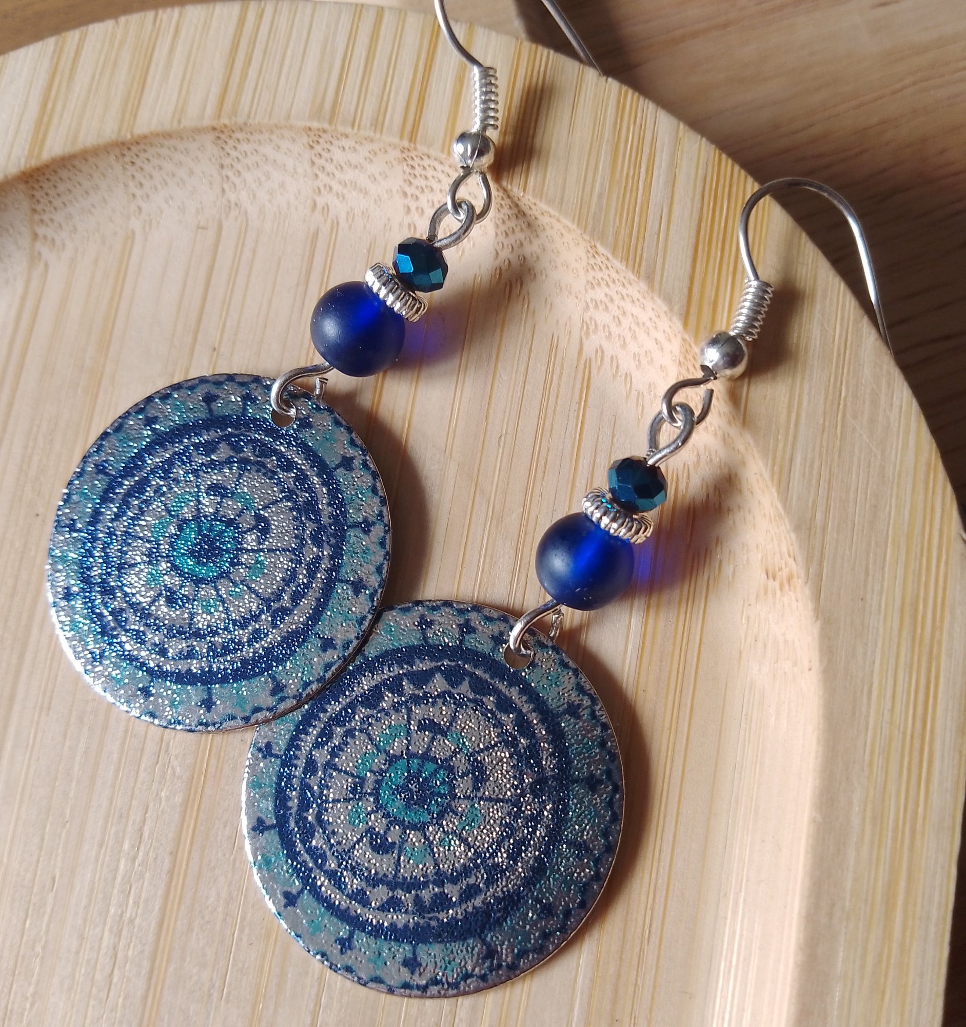 Boucles d'oreilles rondes bleu nuit et argenté