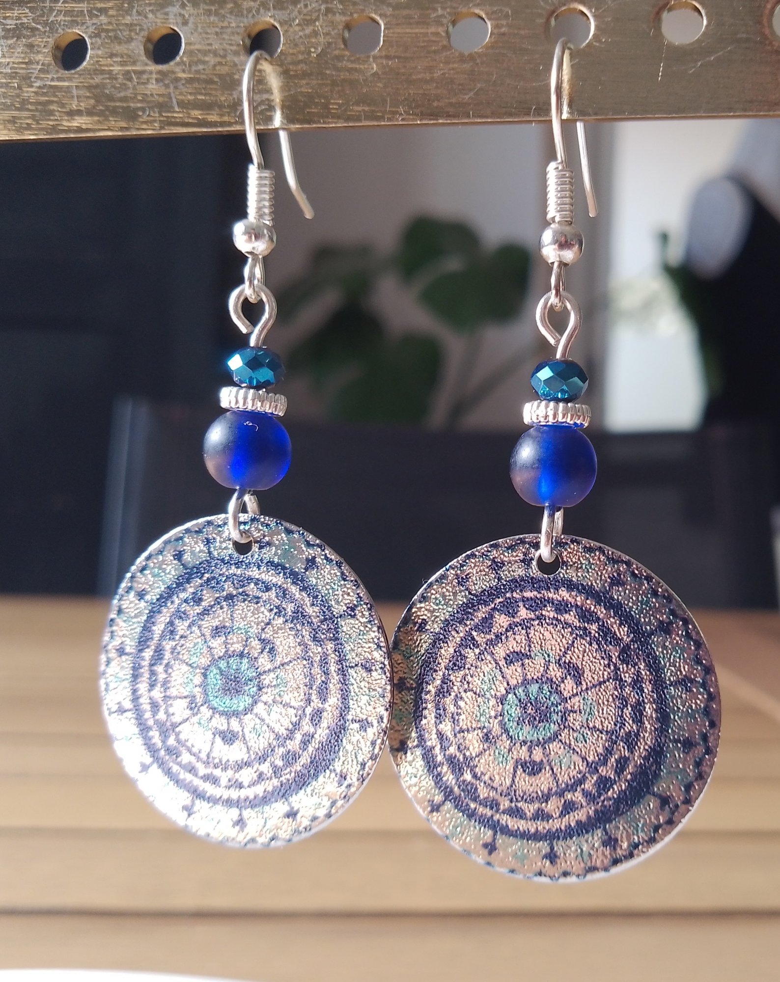 Boucles d'oreilles rondes bleu nuit et argenté