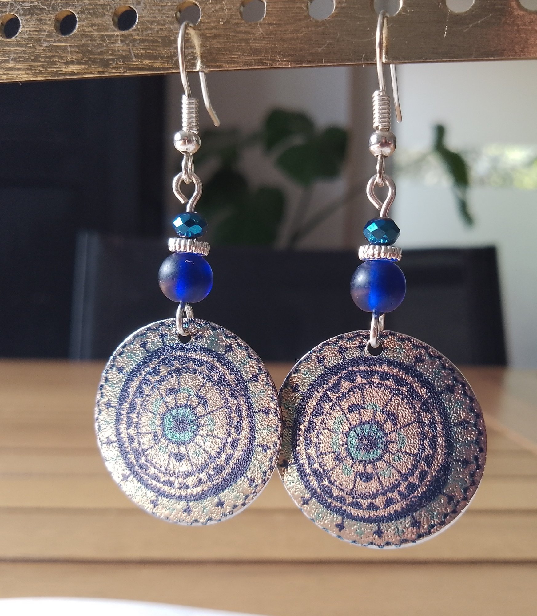 Boucles d'oreilles rondes bleu nuit et argenté
