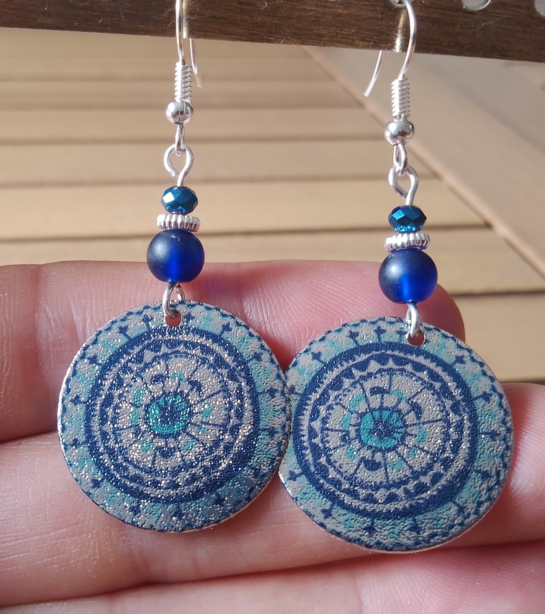 Boucles d'oreilles rondes bleu nuit et argenté