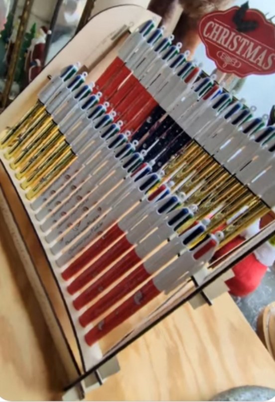 Présentoir en bois stylos bic quatre couleurs, support stylos décoratif, personnalisable, organisateur stylos, cadeau parfait pour les fans