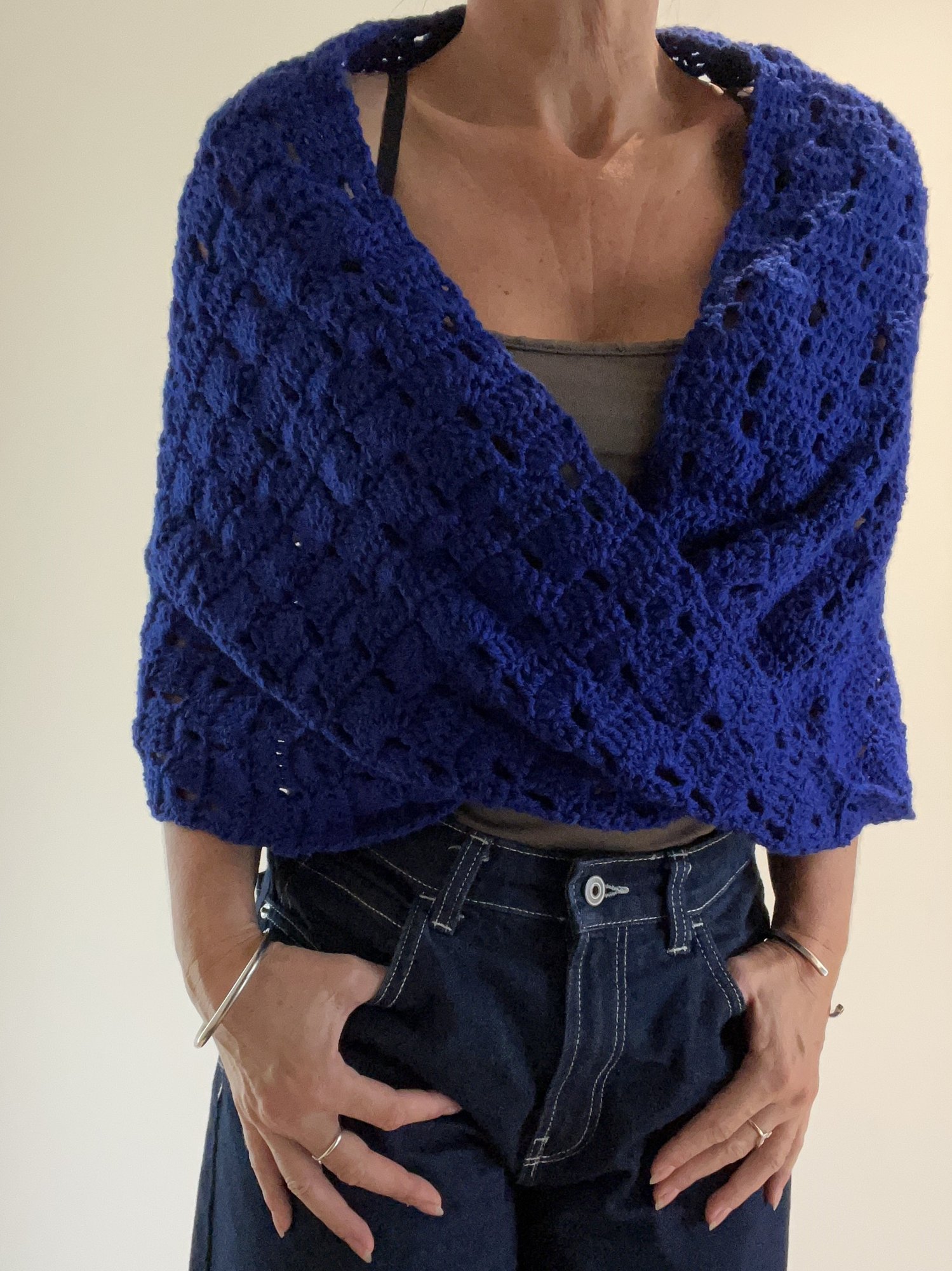 écharpe infinie pull poncho châle couvre épaules au crochet bleu indigo TU