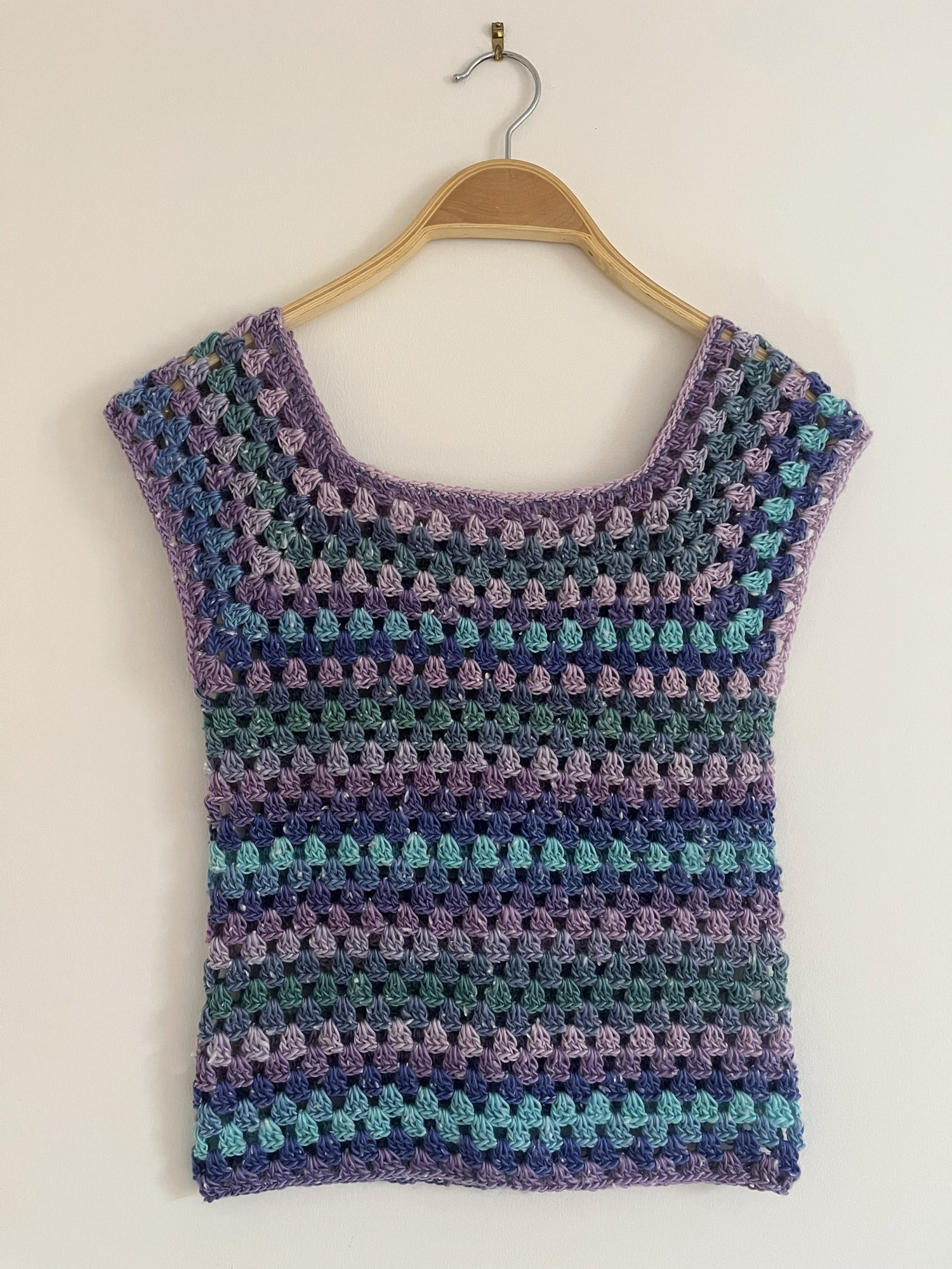 Pull débardeur au crochet pull granny multicolore sans manche