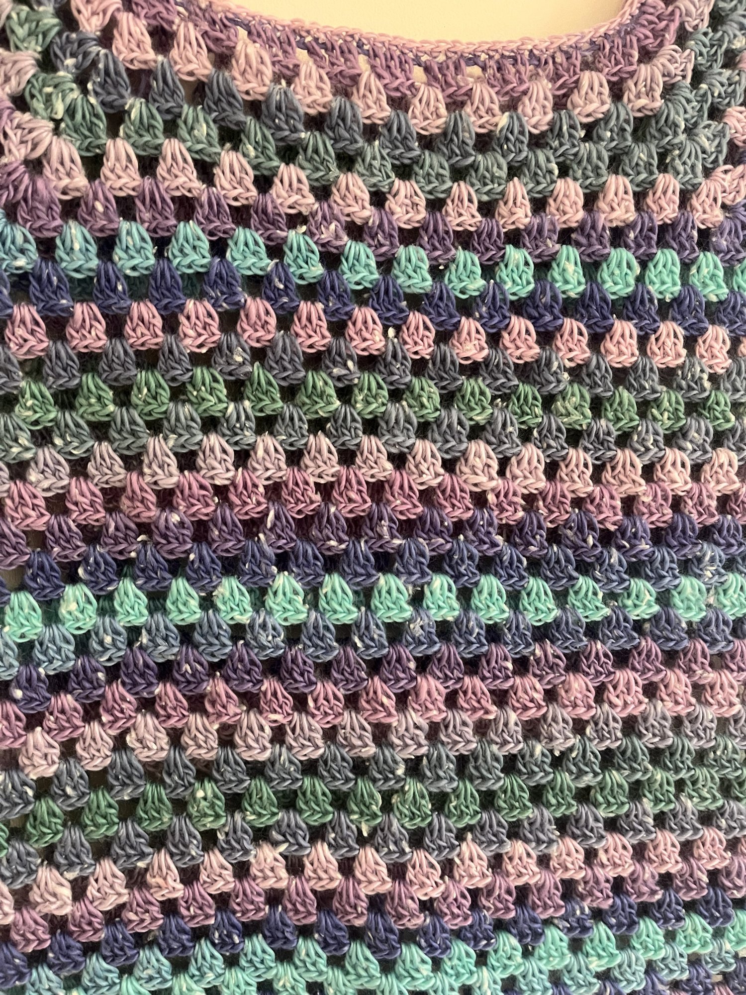Pull débardeur au crochet pull granny multicolore sans manche