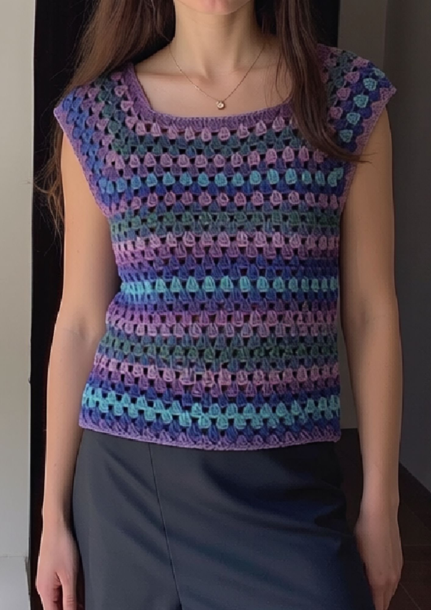 Pull débardeur au crochet pull granny multicolore sans manche
