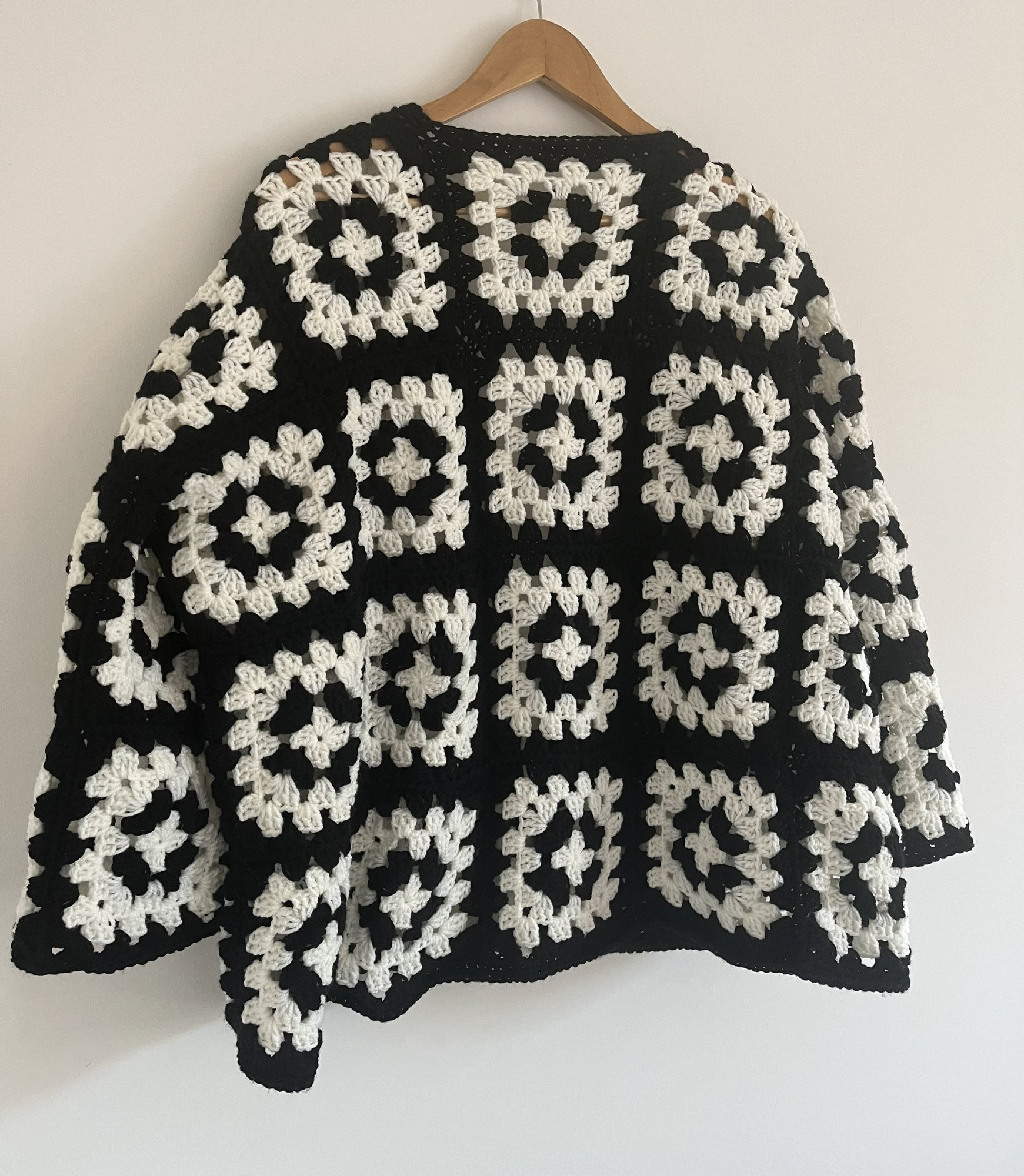 veste cardigan manteau granny square crochet carré grand mère