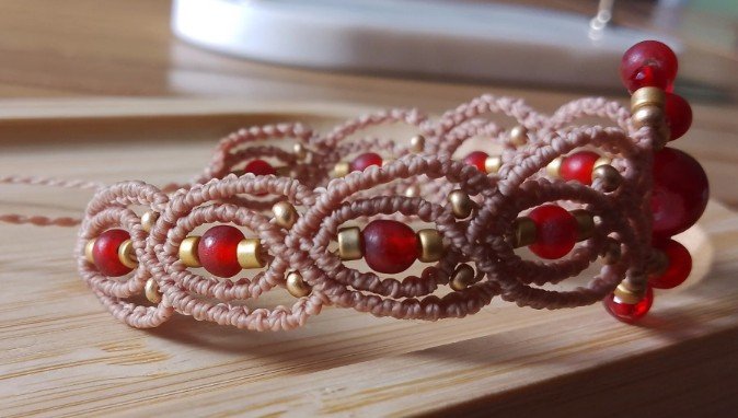 Bracelet macramé beige rouge et doré