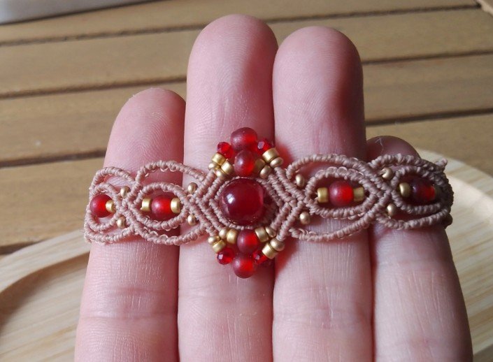 Bracelet macramé beige rouge et doré