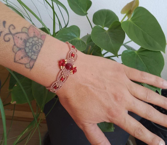 Bracelet macramé beige rouge et doré