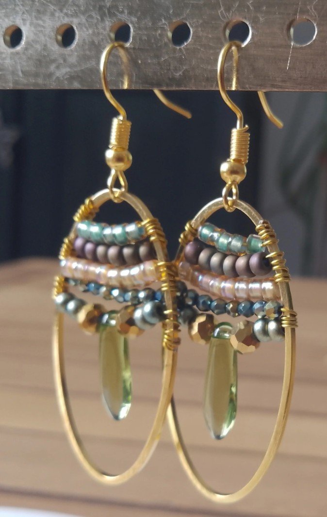Boucles d'oreilles perlées kaki et olive