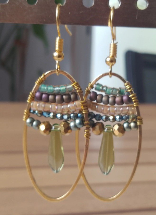 Boucles d'oreilles perlées kaki et olive
