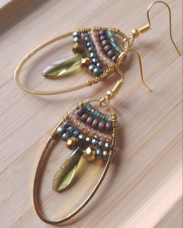 Boucles d'oreilles perlées kaki et olive