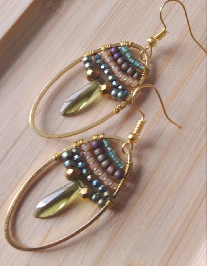 Boucles d'oreilles perlées kaki et olive