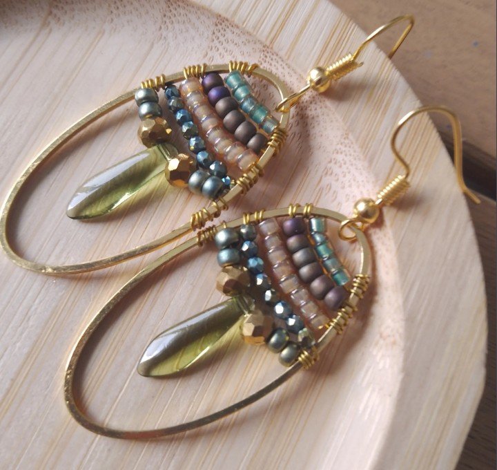 Boucles d'oreilles perlées kaki et olive