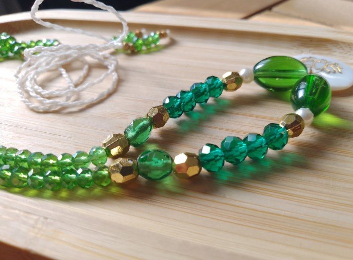 Collier lotus vert et nacré