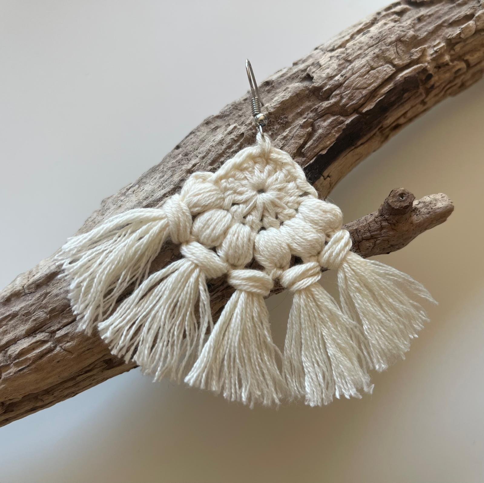 Boucles d'oreilles au crochet bohème en coton couleur beige