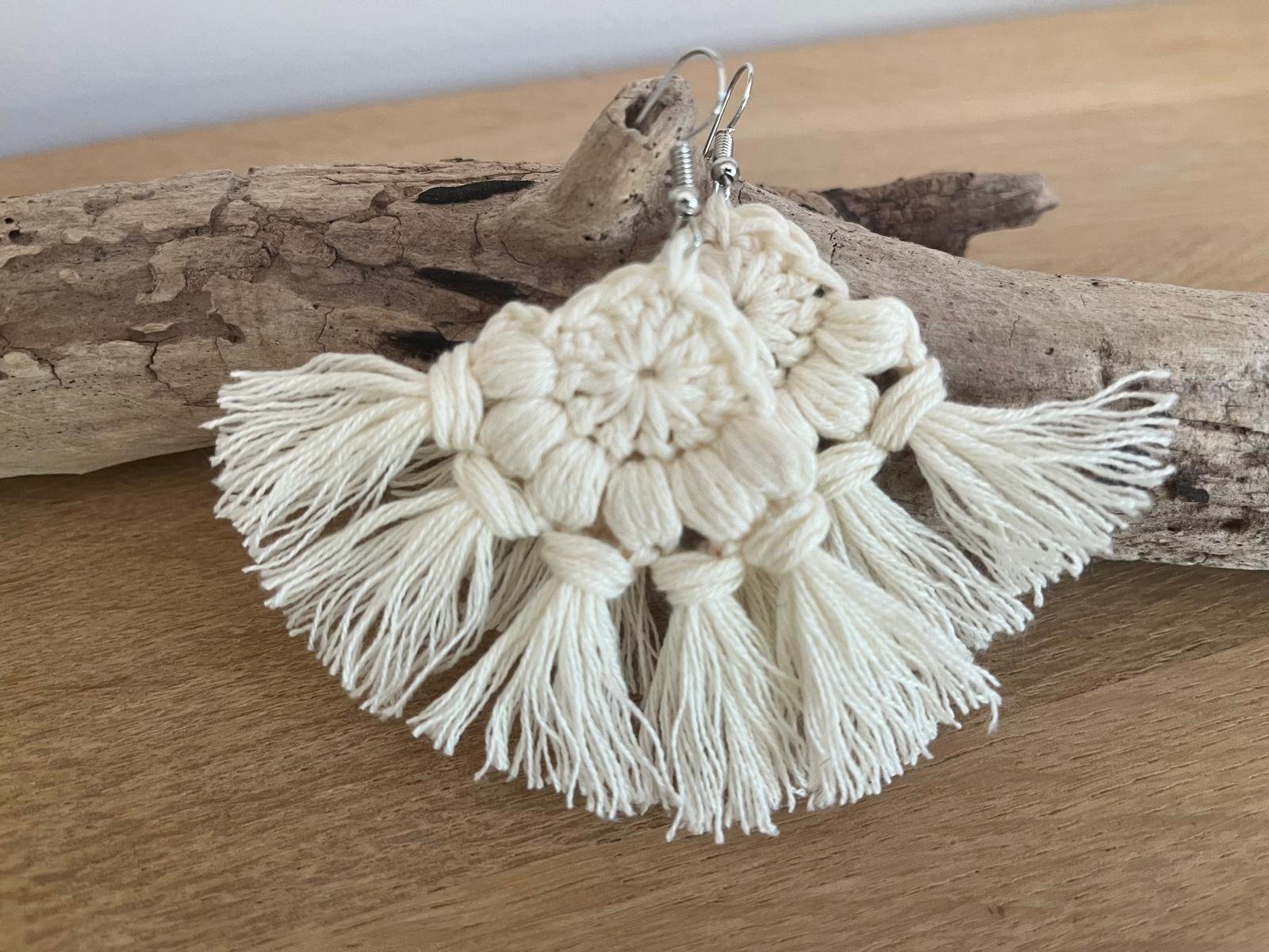 Boucles d'oreilles au crochet bohème en coton couleur beige
