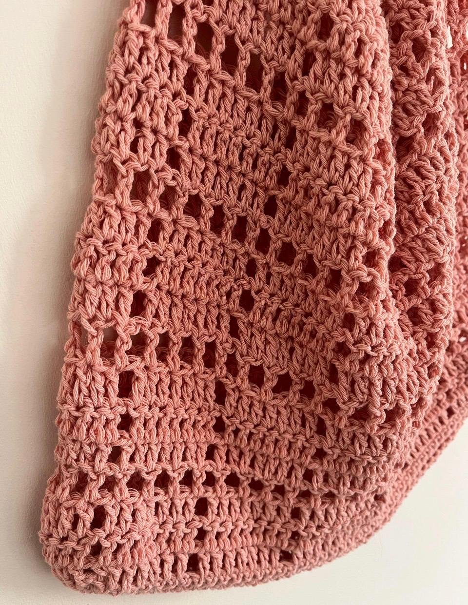 sac bandoulière rose crochet fait main idéal pour shopping, festivals, plage, vacances, sac crochet bicolore.