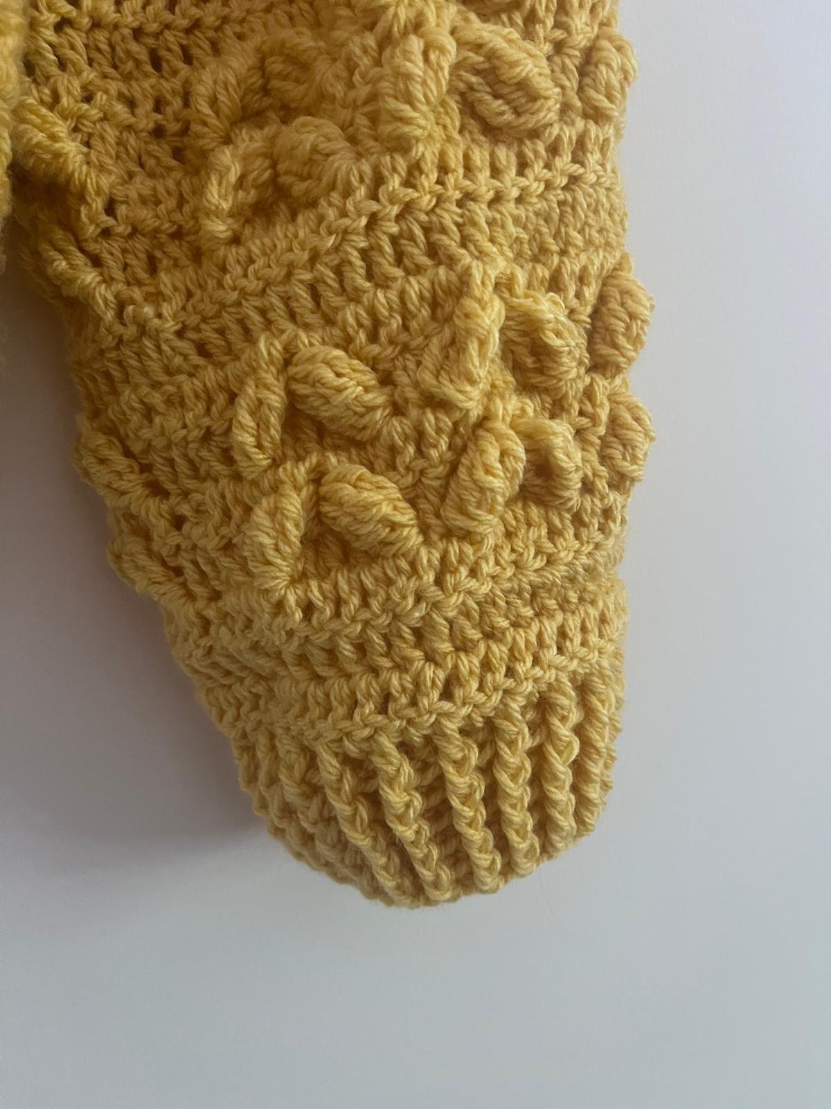 Pull femme au crochet jaune, pull fait main, pull bohème, pull col V, vêtement crochet artisanal