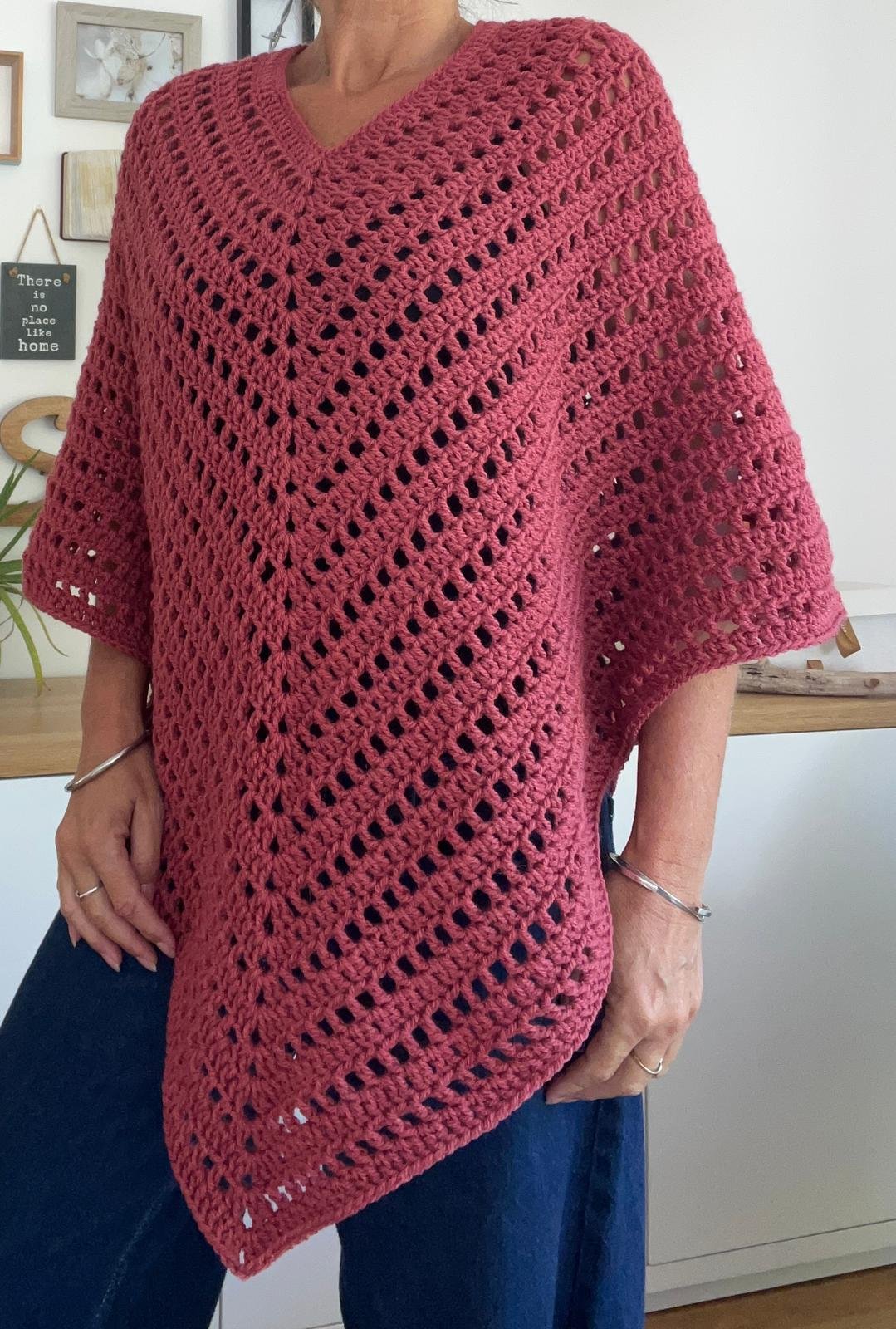 Poncho femme au crochet fait main - Col V, maille ajourée, style bohème chic
