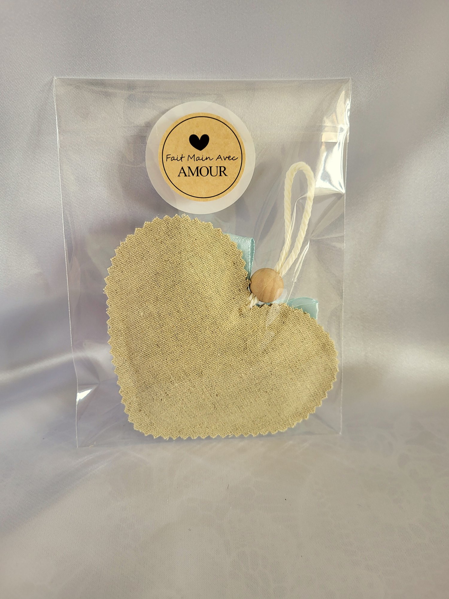 Diffuseur d'huile essentielle rechargeable (lavande bio) "Mon Cœur"