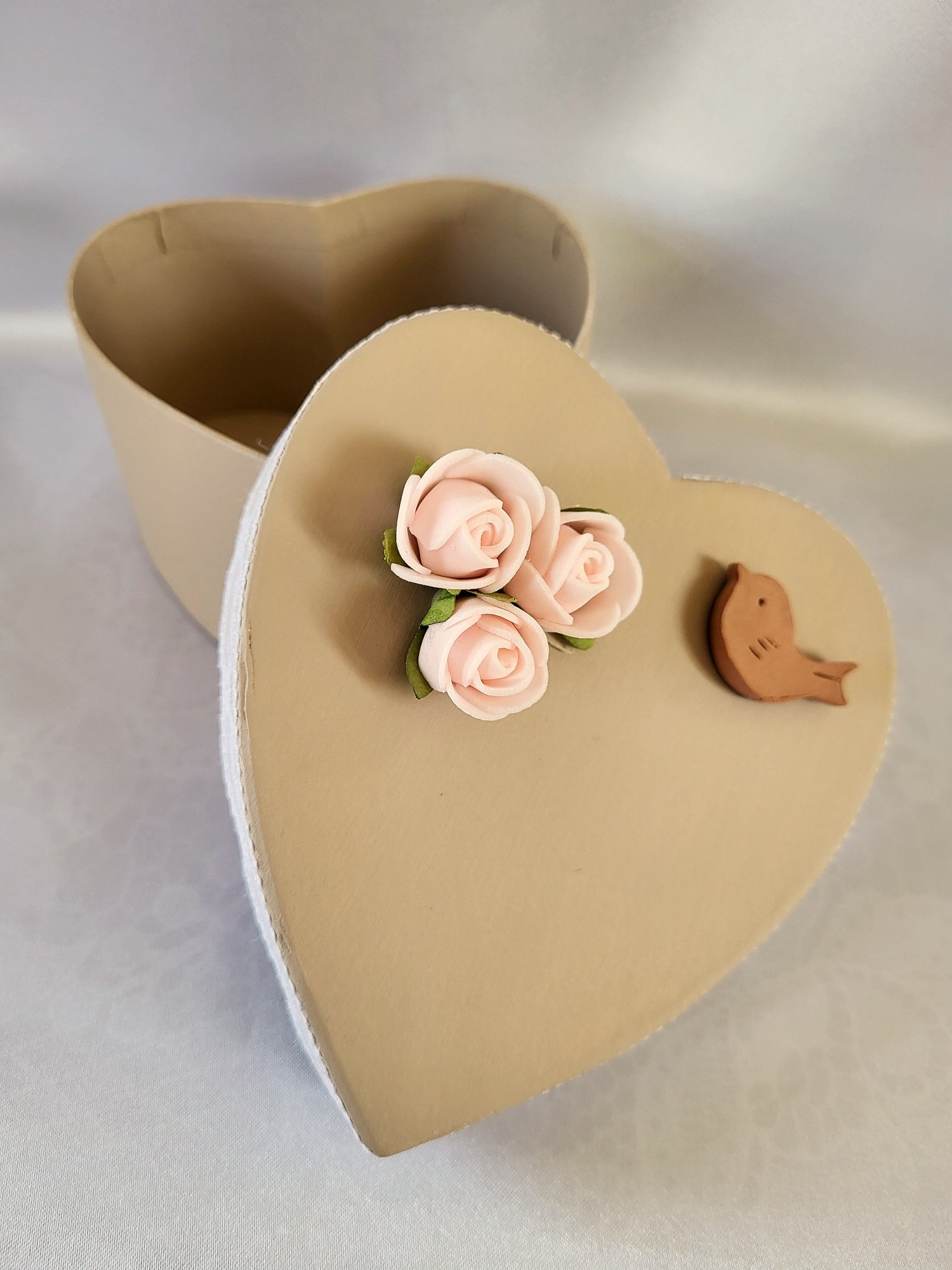 Boîte cadeau cœur romantique shabby chic beige rosé "Mon Amour"