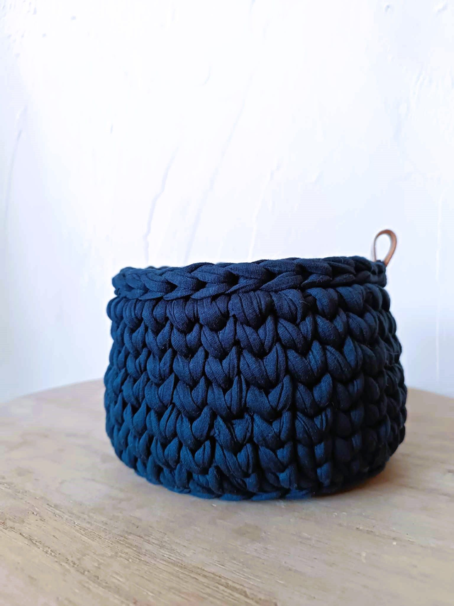 Panier bleu foncé