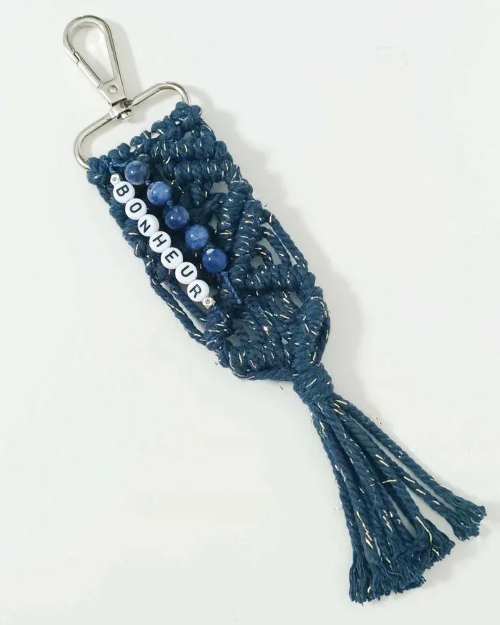 Porte-clés message et perles de lapis-lazuli