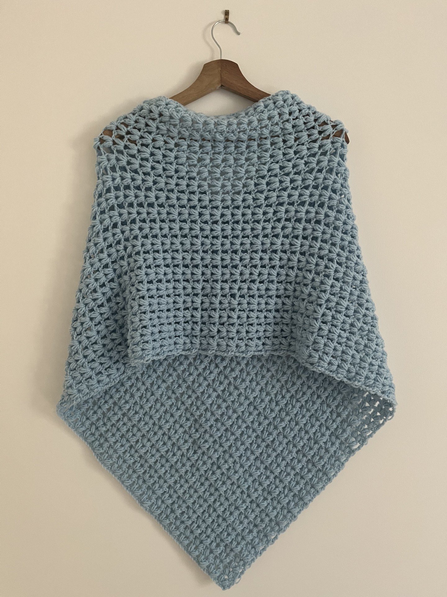 Poncho crochet fait main, poncho asymétrique bleu ciel