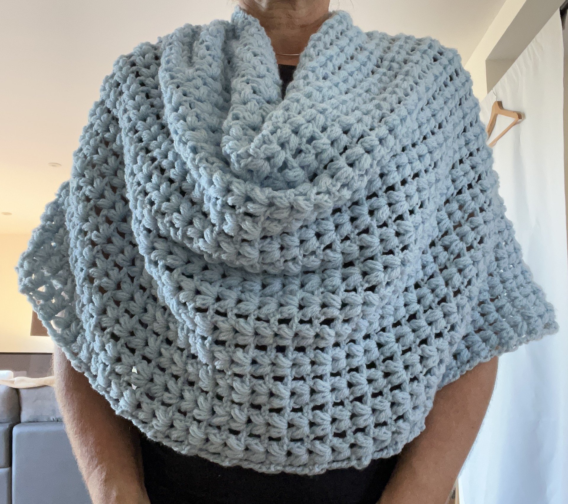 Poncho crochet fait main, poncho asymétrique bleu ciel