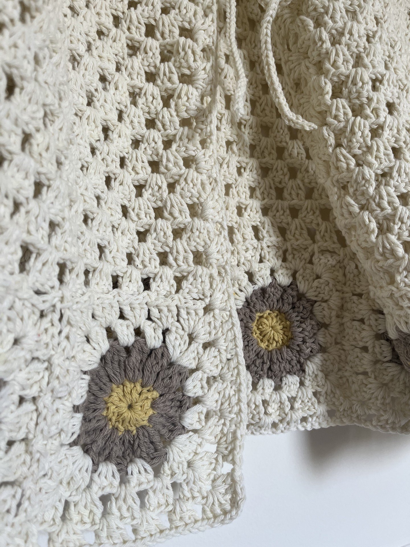 cardigan veste longue bohème granny square, veste boho chic tournesol en coton, cardigan été au crochet