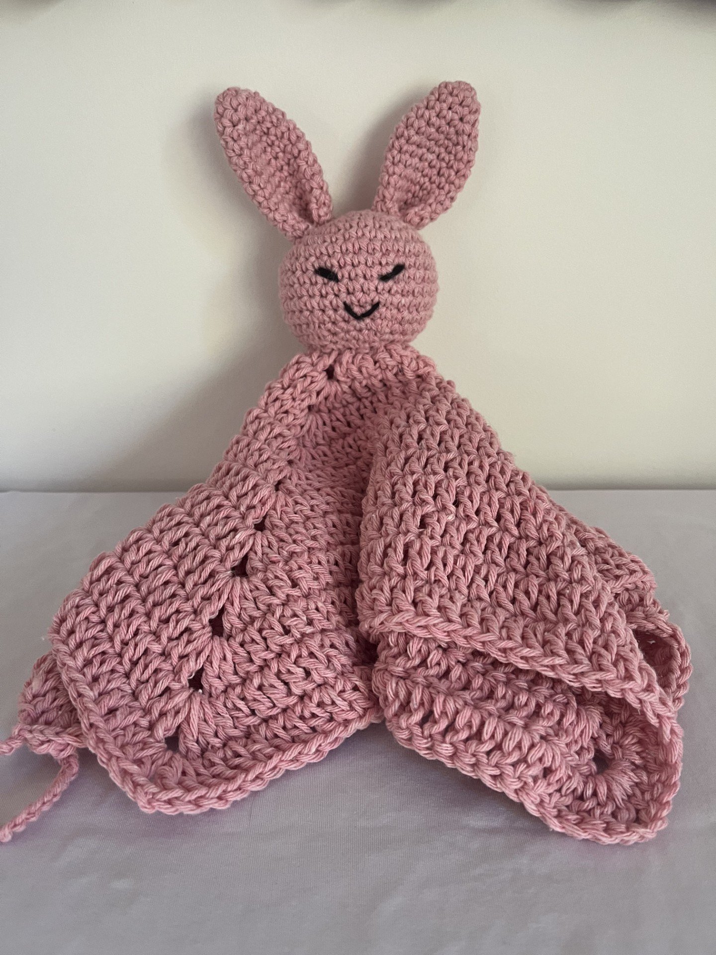 doudou lapin fait main au crochet en coton couleur rose