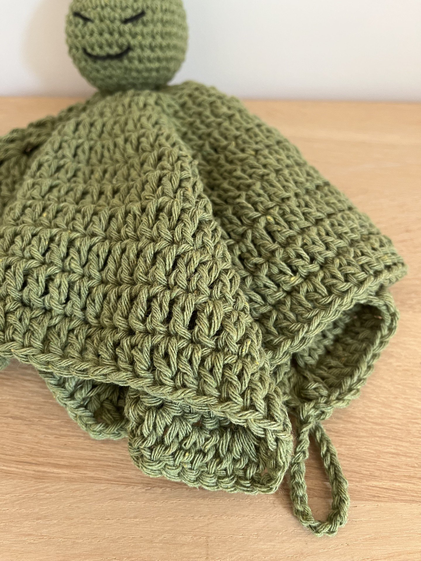 doudou lapin fait main au crochet en coton couleur vert