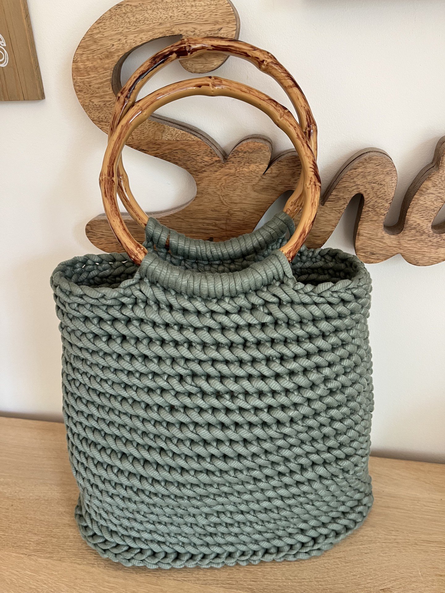 sac crochet kaki avec poignées bambou, sac cabas, sac fourre tout, sac tissé à la main, sac à main, sac léger solide et durable