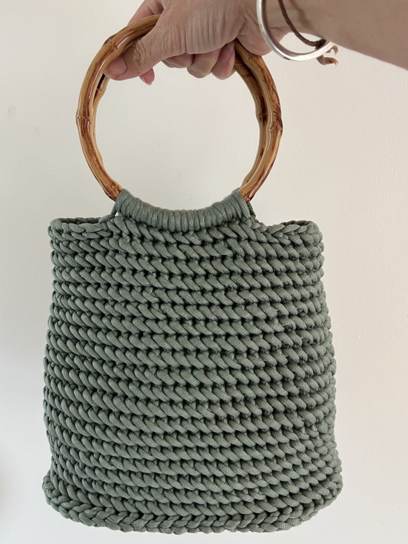 sac crochet kaki avec poignées bambou, sac cabas, sac fourre tout, sac tissé à la main, sac à main, sac léger solide et durable
